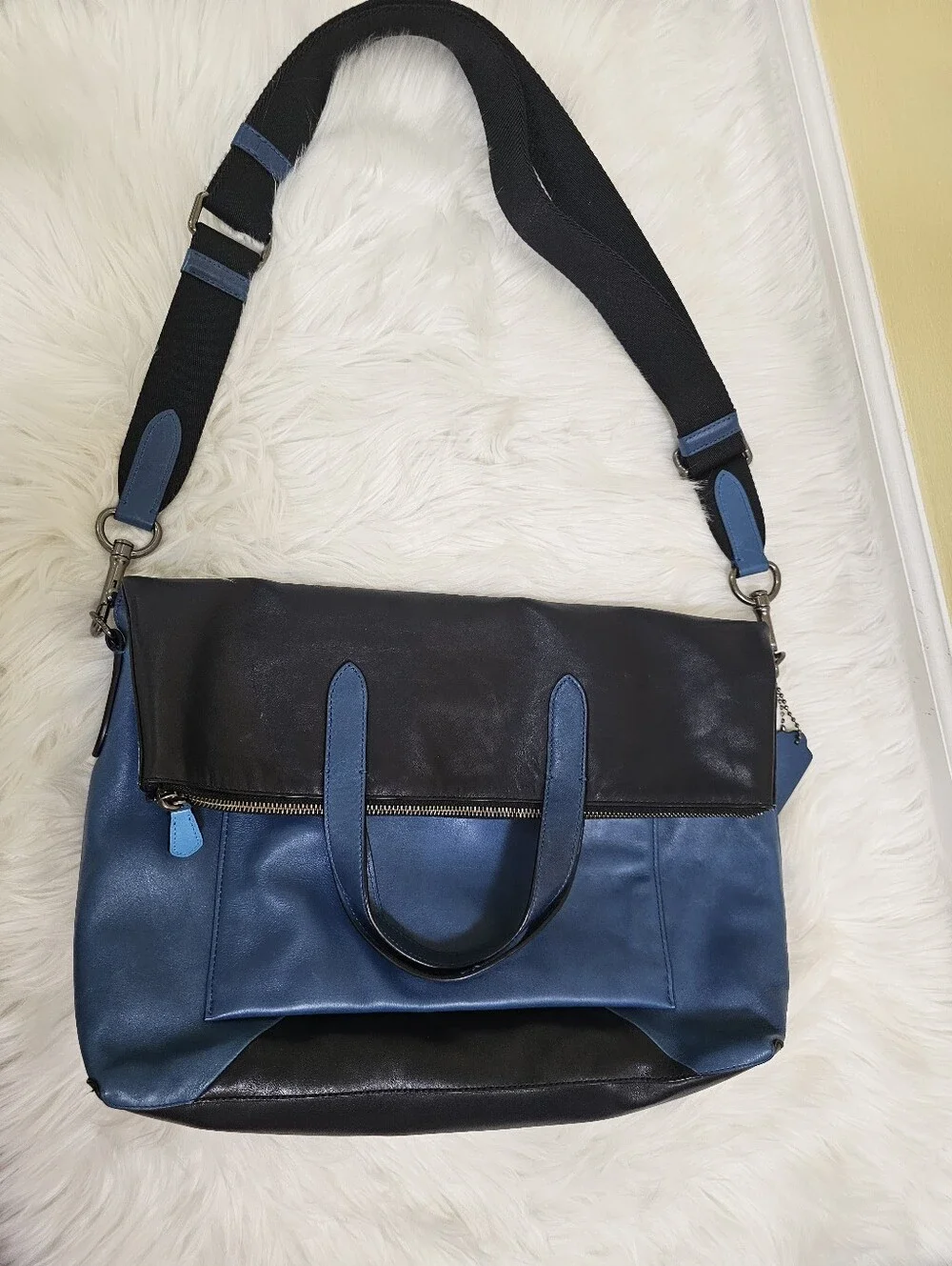 COACH Tote Manhattan Fold - Picture 16 of 16